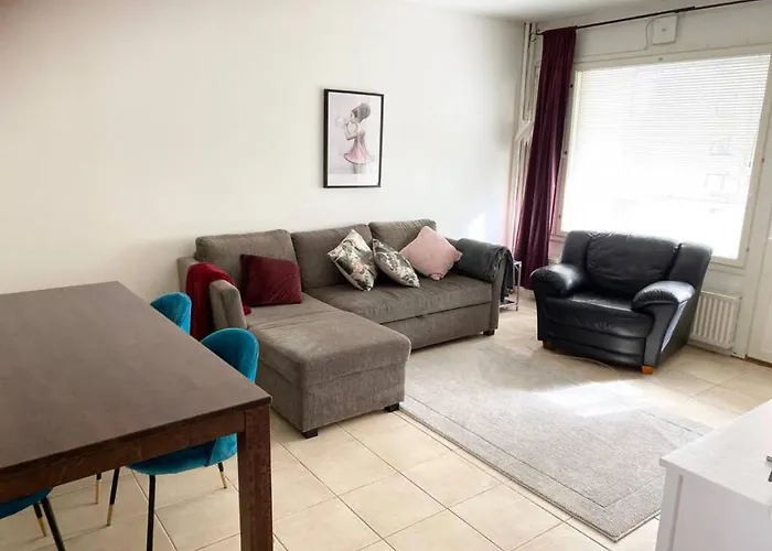 Pihlajisto 1 - Newly Renovated Spacious 4-Bedroom Condo With Patio, Free Parking